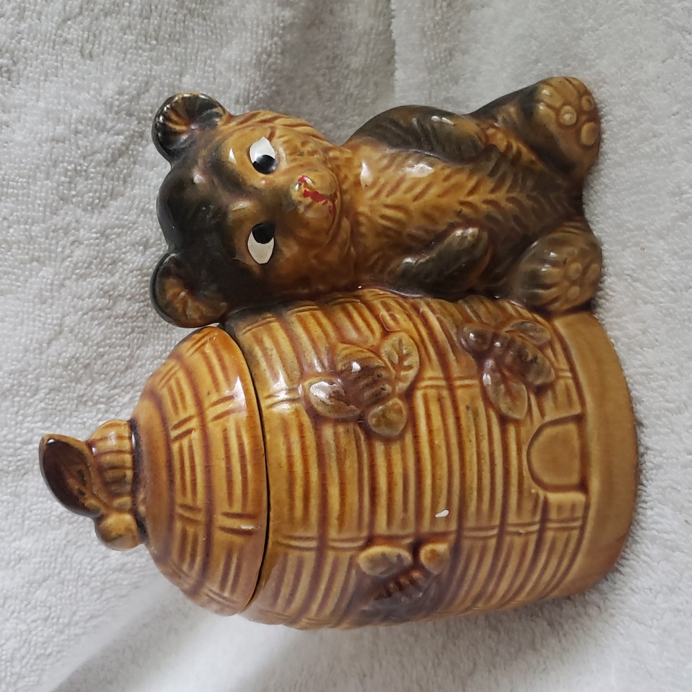 Vintage Ceramic Honey Pot Bear and Beehive Armbee San Francisco from the 1960's